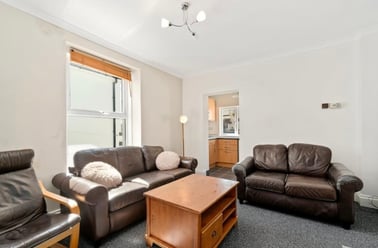 Chaddlewood Avenue, Lipson, Plymouth - Image 2